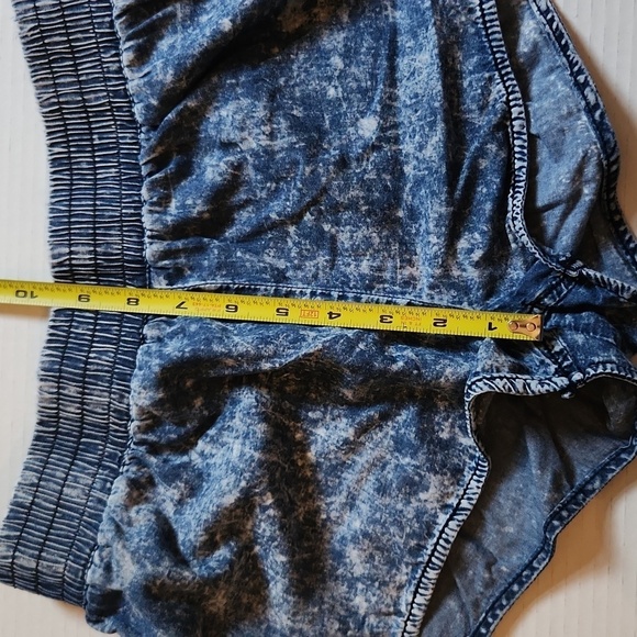 Forever 21 Womens Shorts Size M Acid Wash Bleach Style Running Denim Beach - Picture 5 of 7